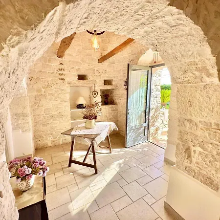 Trullo Il Carrubo