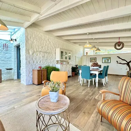 Trullo Il Carrubo *