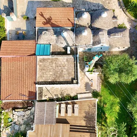 Trullo Il Carrubo